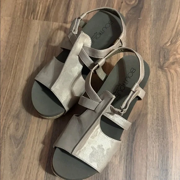 Boutique Corky's Seltzer Gold Metallic
Studded Wedge Sandals - Picture 9 of 9